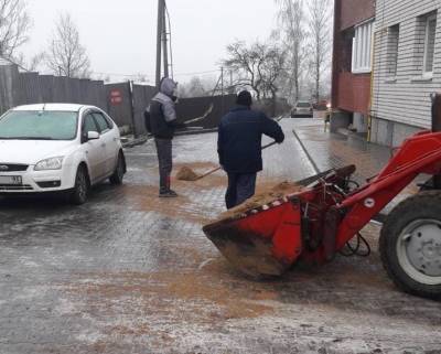 В борьбе с гололедом в Смоленске задействовано порядка 300 рабочих и 40 спецмашин - rabochy-put.ru - Смоленск