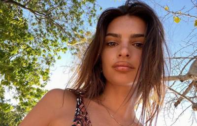 Эмили Ратаковски - Emily Ratajkowski - Ратаковски в ковбойской шляпе выставила напоказ округлившийся животик: "Беременяшка" - politeka.net