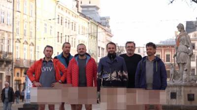 Без штанов: львовские рестораторы записали видеообращение к Кабмину - 24tv.ua