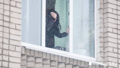 Дарья Котова - В Кургане врачи спасают ребенка, который выпал из окна квартиры на пятом этаже - newdaynews.ru - Курганская обл.