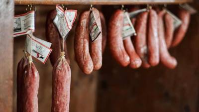 Россиянам объяснили, почему нельзя увеличить содержание мяса в колбасе - live24.ru - Москва