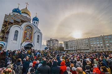 Роман Бондаренко - Фотофакт: Солнечное гало на прощании с Романом Бондаренко - charter97.org - Белоруссия - Минск