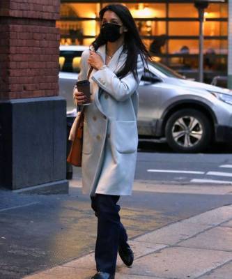 Кэти Холмс - Смело выбирайте светлое пальто, даже когда на улице слякоть. Вдохновляющий пример Кэти Холмс - skuke.net
