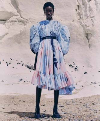 Alexander Macqueen - Причудливые банты и «поплывшие» ткани: коллекция Alexander McQueen в ожидании весны - skuke.net
