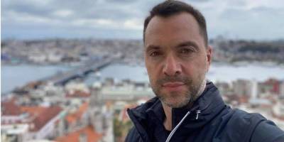 Алексей Арестович - Арестович объяснил, почему выборы на Донбассе предлагают провести в марте - nv.ua - Россия - Париж - Донбасс