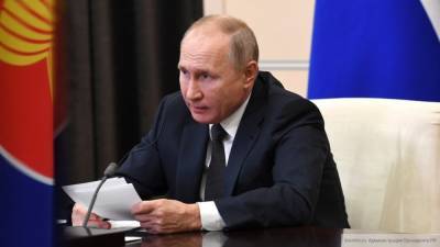 Владимир Путин - Дмитрий Песков - Аглая Чайковская - Песков раскрыл предназначение загадочной игрушки на столе у Путина - politros.com - Россия - Малайзия
