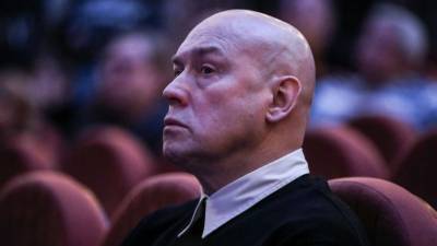 Виктор Сухоруков - «Ну бред же»: Сухоруков осудил традицию ставить гроб на сцену для прощания - 5-tv.ru