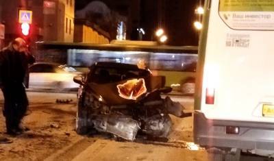 В центре Тюмени произошло серьезное ДТП, есть пострадавшие - nashgorod.ru - Тюмень