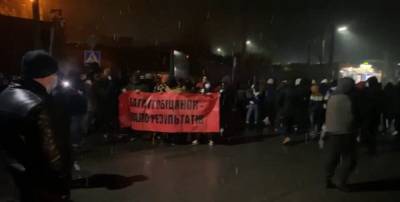 Петр Порошенко - У дома Порошенко в Козине произошли стычки - news-front.info - Украина