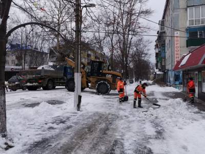 В Корсакове разбираются с последствиями снегопада - sakhalin.info - Озерск