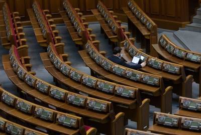 Владимир Зеленский - Петр Порошенко - "Зеленский обещал "новые лица", но во власти оказались чиновники времен Януковича и Порошенко", - политолог Олег Постернак - kp.ua