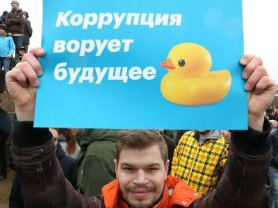 Керсти Кальюлайд - В Эстонии министр уволена за коррупцию: она возила детей на служебной машине - sobesednik.ru - Эстония
