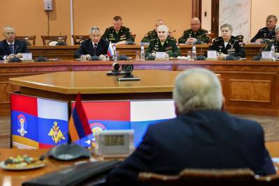 Сергей Шойгу - Владимир Путин - Сергей Лавров - Евгений Зиничев - Анна Попова - Михаил Мурашко - Российские министры провели в Ереване важные переговоры по Карабаху - tvc.ru - Армения - Азербайджан - Ереван