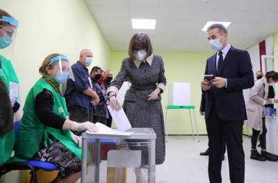 Бидзина Иванишвили - На избирательном участке в Тбилиси заранее продезинфицировали кабинку для Иванишвили - newsgeorgia.ge - Грузия - Тбилиси