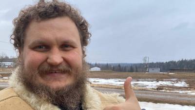 Олег Сирота - Сергей Васильев - Сыровар Сирота сравнил ролик «Русская кибердеревня» с реальностью - riafan.ru - Россия