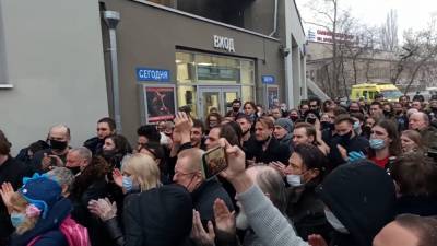 Роман Виктюк - Друзья и близкие простились с Романом Виктюком. - riafan.ru - Москва - Россия