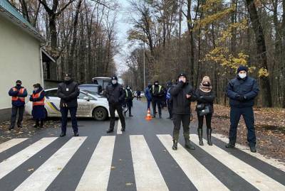 Владимир Зеленский - Павел Шеремет - Годовщина Майдана: под зданием "Феофании", где находится Зеленский, проходит митинг - kp.ua - Украина