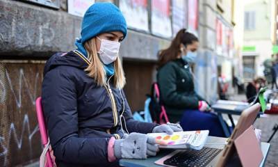 Против дистанционного обучения: в Италии школьница начала сидячий протест - news.24tv.ua - Украина - Италия