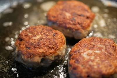 Александр Мясников - Доктор Мясников назвал опасные для печени продукты - mk.ru
