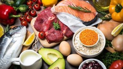 Александр Мясников - Доктор Мясников назвал самые полезные продукты при борьбе с коронавирусом - 5-tv.ru - Россия