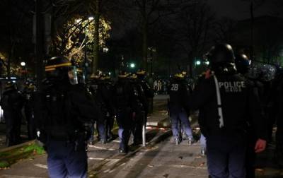 В Париже акцию против полиции разогнали водометами, десятки задержанных - rbc.ua - Франция - Париж - Paris