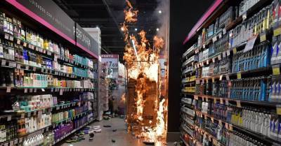 ФОТО: борцы за равноправие разгромили супермаркет в Бразилии - rus.delfi.lv - Бразилия - Латвия - Сан-Паулу