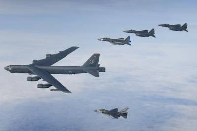 США перебросили на Ближний Восток стратегические бомбардировщики B-52H - argumenti.ru - США - штат Северная Дакота - Ввс