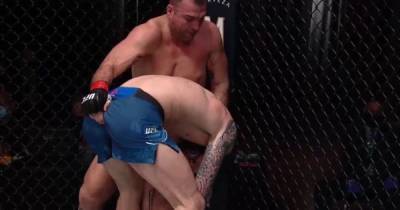 "Было воодушевляюще": боец UFC засунул палец в задницу сопернику во время боя - tsn.ua - США - Бразилия - Шотландия - Вегас