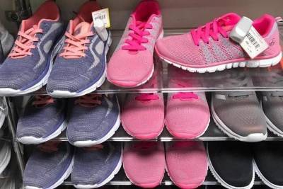 Более 9,5 тысяч пар фальшивых Nike и Dolce Gabana продавали в магазине Новосибирска - novos.mk.ru - Новосибирск - Новосибирская обл.