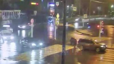 Видео: в Красногвардейском районе на "зебре" сбили человека - piter.tv - Санкт-Петербург