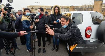 Давид Тоноян - Андраник Кочарян - Акция протеста прошла перед зданием Минобороны Армении - ru.armeniasputnik.am - Армения - Азербайджан