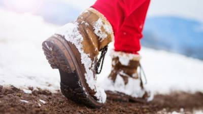 Почему нельзя носить одну пару обуви зимой? Лайфхак от экспертов Роскачества - 5-tv.ru