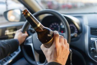 Во Львове пьяный водитель без прав пытался дать патрульным $100 - newsone.ua - США - Львов - Червоноград