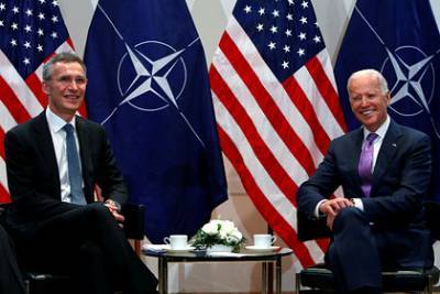 Йенс Столтенберг - Камалу Харрис - Джо Байден - Глава НАТО понадеялся на тесное сотрудничество с Байденом - lenta.ru - США