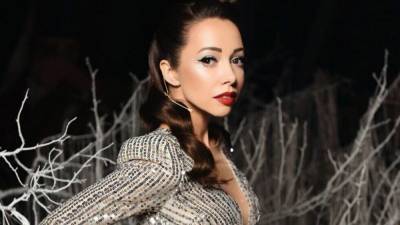 Екатерина Кухар - Екатерина Кухар покорила безупречным образом в топе и черной юбке: фото - 24tv.ua