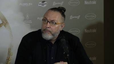 Юрий Грымов - Люди сыграли машины в новом спектакле Юрия Грымова. - riafan.ru