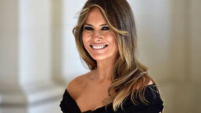 Дональд Трамп - Меланья Трамп - Мелания Трамп - Джилл Байден - Джо Байден - В стильном пальто: Мелания Трамп готовится к празднованию последнего Рождества в Белом доме - 24tv.ua - США
