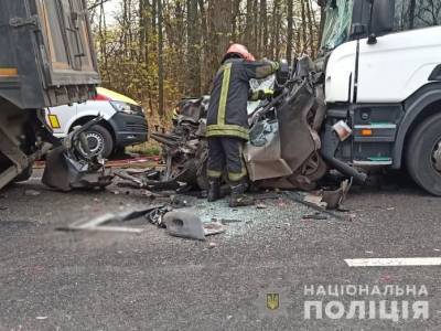 В Черкасской области грузовики раздавили легковушку, среди погибших есть ребенок - gordonua.com - Украина - Черкасская обл. - Тернополь - район Уманский