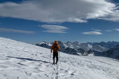 На Эльбрусе на третьи сутки поисков нашли живым заблудившегося альпиниста - aif.ru - Россия - Краснодарский край - респ. Кабардино-Балкария