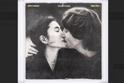 Джон Леннон - Йоко Оно - На аукцион выставили пластинку, которую Джон Леннон подписал для своего убийцы - kp.ua - США