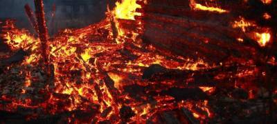 Три человека погибли на пожаре в поселке Карелии - stolicaonego.ru - район Лахденпохский - Медвежьегорск - республика Карелия