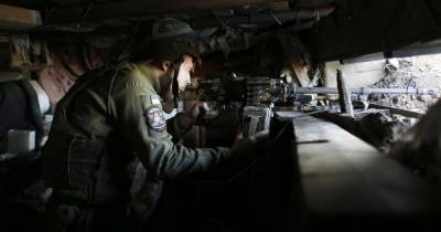 От пули снайпера погиб военный: в течение суток боевики четыре раза нарушили перемирие - tsn.ua - Россия - населенный пункт Шумы - Донбасс