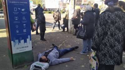 "Отплатил за спасение": мужчина побил и покусал медиков скорой, видео - odessa.politeka.net - Николаев