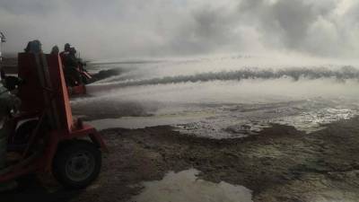Пожарные спустя месяц вернулись к тушению горящей в Дагестане нефтескважины - vesti.ru - респ. Дагестан