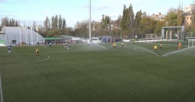 Курьез в Первой лиге: футболистов случайно полили водой во время матча - tsn.ua - Украина