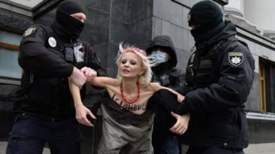 За ратификацию Стамбульской конвенции: FEMEN провели перед Офисом президента акцию против насилия над женщинами - ru.espreso.tv - Украина - Стамбул - Istanbul