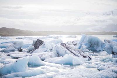 В Арктике обнаружили загадочные дыры во льду - lenta.ua - Гренландия - Арктика