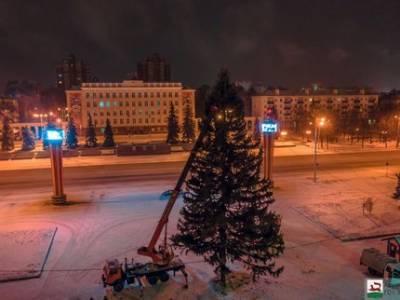 В Уфе на площади Ленина установили главную городскую ёлку - ufatime.ru - Уфа