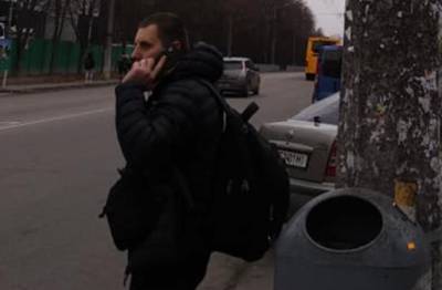 Днепряне рискуют жизнью, чтобы попасть на работу: в городе появилась опасная остановка, кадры - politeka.net - Украина