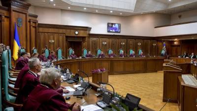 Владимир Зеленский - Конституционный кризис: что делать с КСУ и как все исправить - news.24tv.ua - Украина